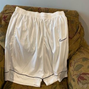 Brand new white Nike basketball shorts XL